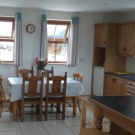 Sleeps6-Familyfriendly-Freeparking-Garden Ballybunion