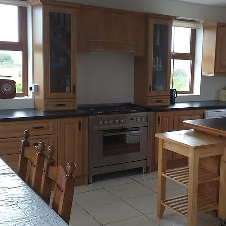 Sleeps6-Familyfriendly-Freeparking-Garden * Ballybunion